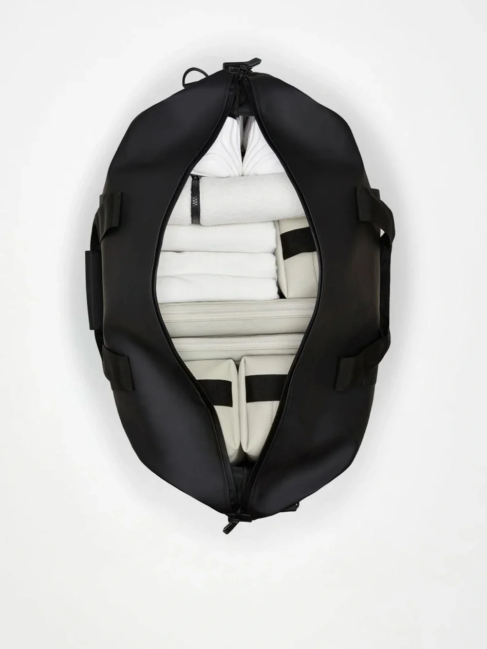 NWT RAINS Hilo Weekend Bag Black